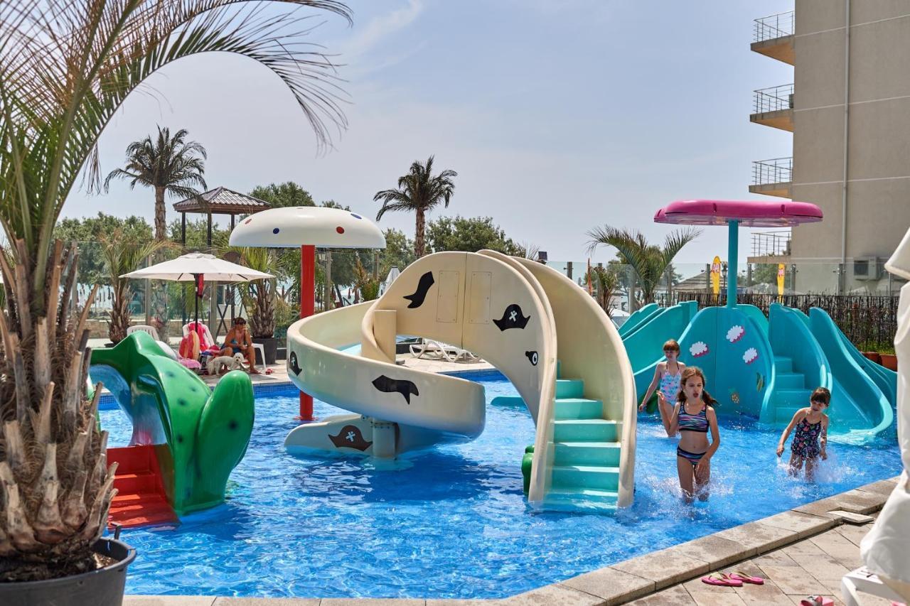 Ace Aparthotel Pool & Spa Mamaia Nord Năvodari Esterno foto